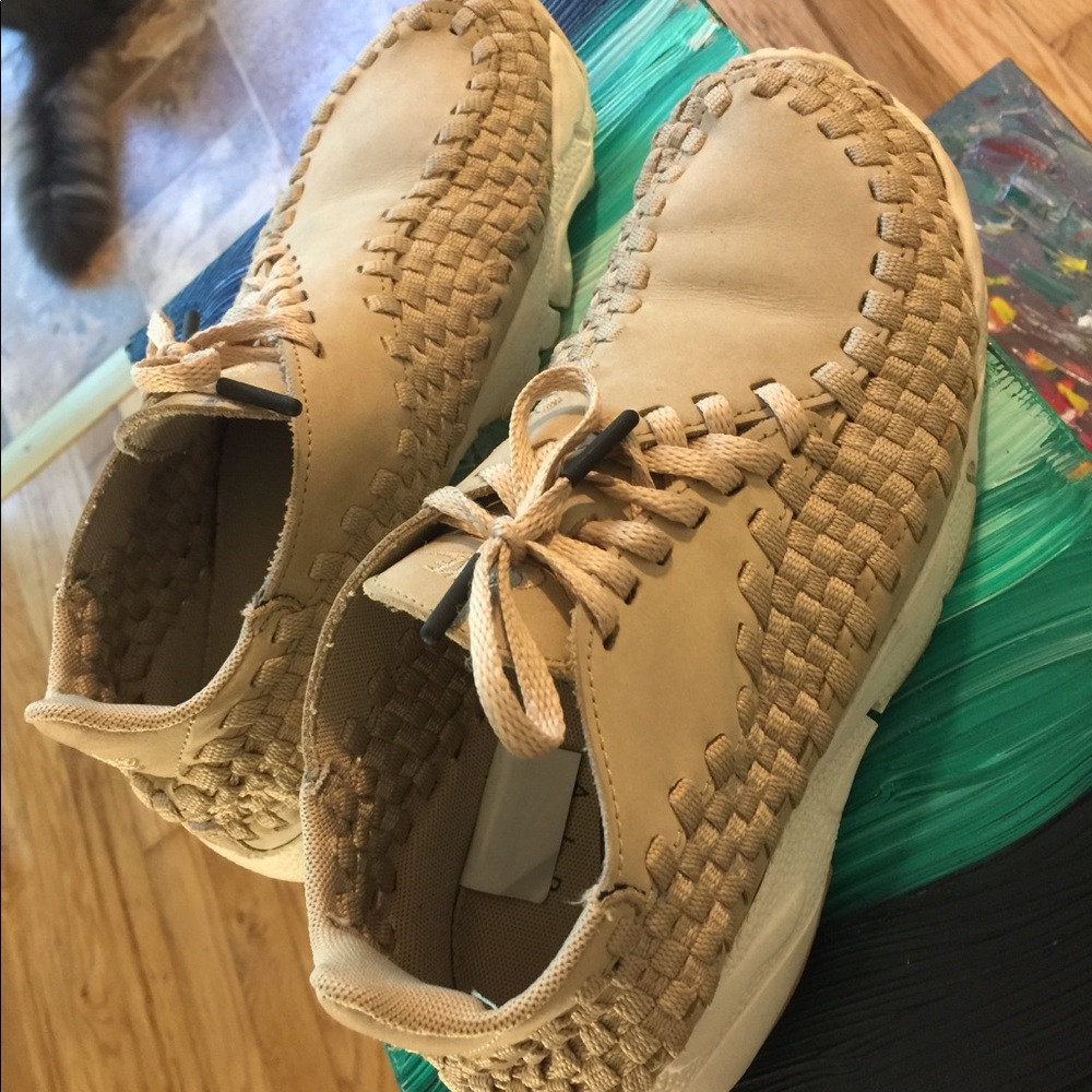 Nike Air Footscape Woven Sneaker (Men size 6)